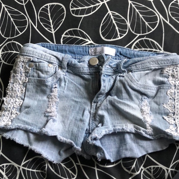 Light blue denim shorts - Picture 1 of 2